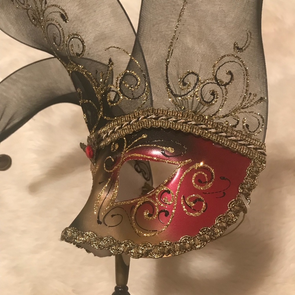 Mask - Picture 4 of 8